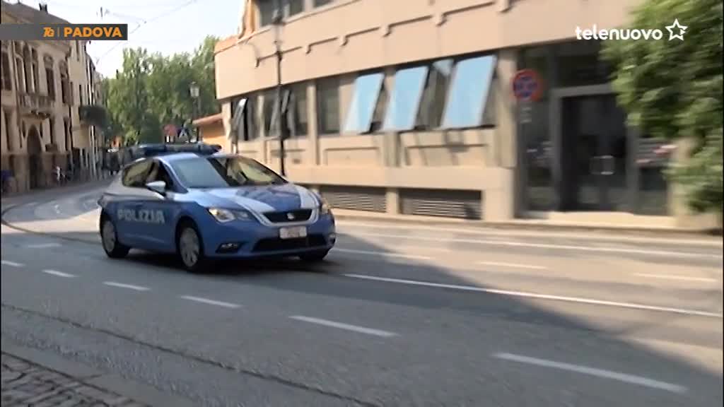 Pistole E Fucili A Pompa Per Rapine In Banche E Aziende Banda