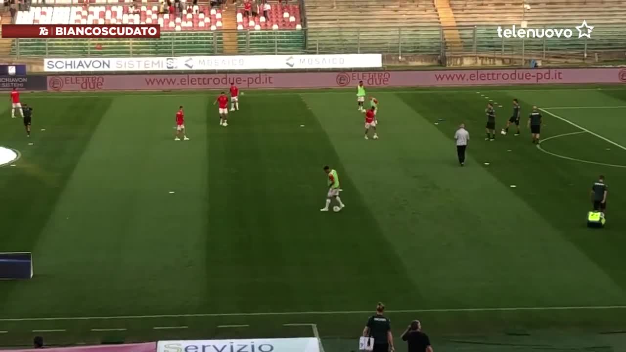 VIDEO | L’ingresso In Campo Del Padova Per Il Riscaldamento. Liguori ...